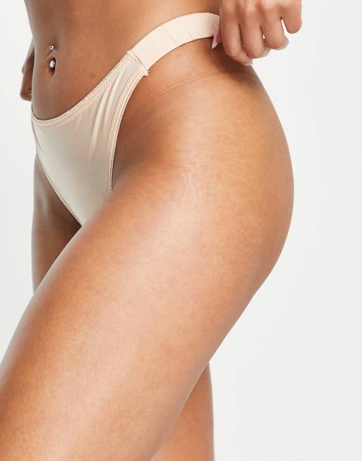 Wild Lovers - Hoogopgesneden satijnen string met ruches in crème - CREAM