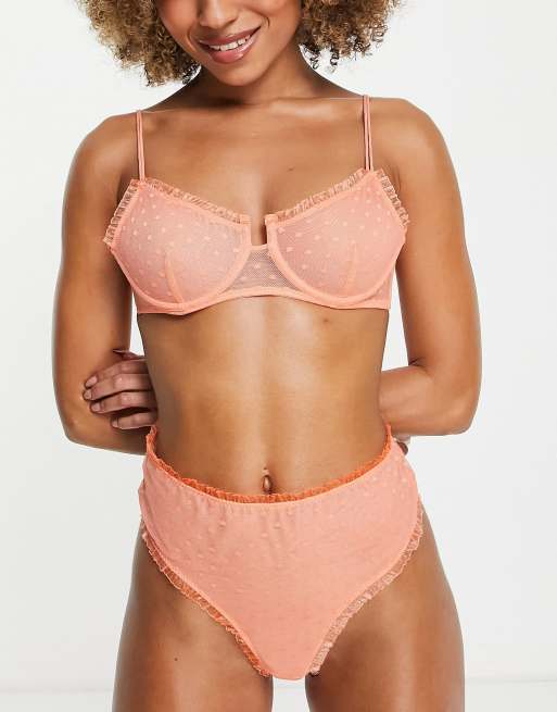 Wild Lovers - Jane - Onderbroek van dobby mesh met rand met ruches en hoge taille in koraalkleur