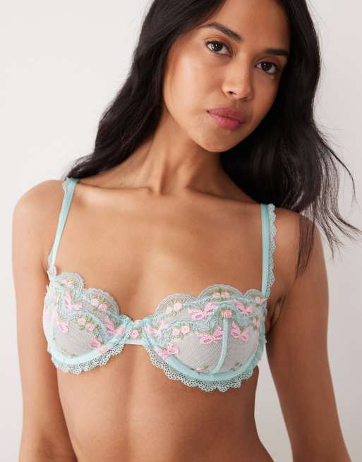 Wild Lovers - Mila - Set van kanten bh en string met strik in blauw, 3 van 3
