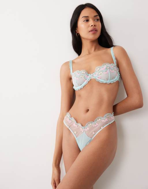 Wild Lovers - Mila - Set van kanten bh en string met strik in blauw, 2 van 3
