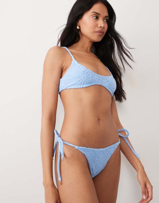 Wild Lovers – Salty – Strukturiertes Cropped-Bikinioberteil aus Frottee in Hellblau, 4 von 5