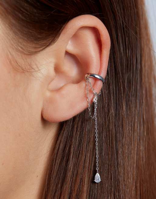 With Bling - Oorcuff met hangende kettinkjes verguld met zilver en versierd met kristallen