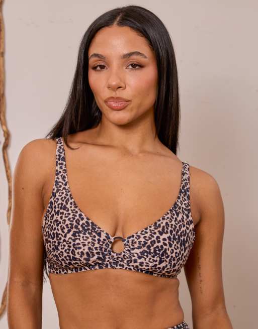 Wolf & Whistle Coppe Grandi x Georgia Bayliss - Top bikini stile bralette con stampa leopardata, 3 di 4