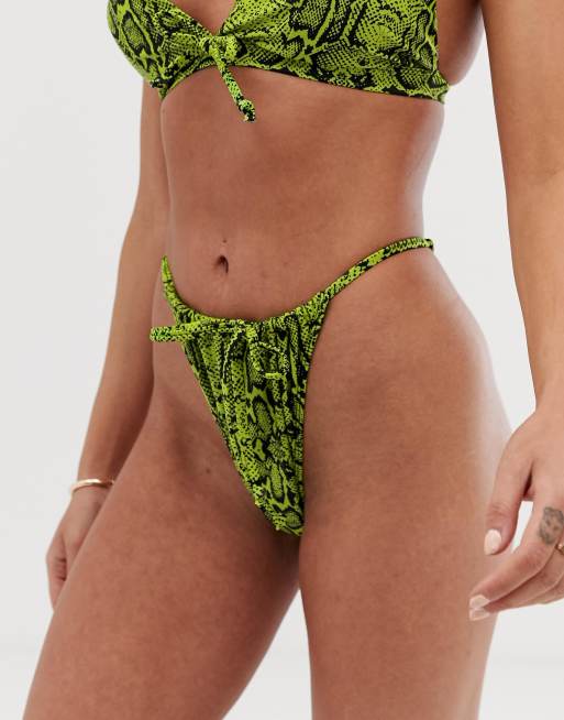 Wolf & Whistle – Eco Exclusive – Zielonkawy dół od bikini tanga z imitacji skóry węża z wiązanym przodem i podwyższonym stanem