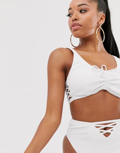 Wolf & Whistle - Exclusieve geribbelde crop top met vetersluiting voor grote cupmaten in wit D - F, 4 van 4