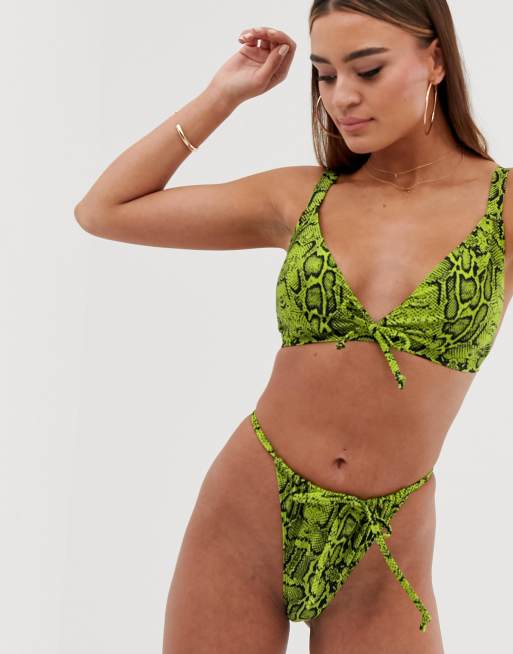 Wolf & Whistle – Exclusive – Limettengrüne Tanga-Bikinihose mit hohem Bund, Bindedetail vorne und Schlangenhautmuster - MGREEN, 4 von 4