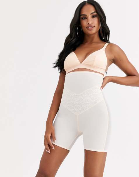 Wolf & Whistle – Figurformende Shorts in Beige mit hohem Bund und Spitzeneinsatz