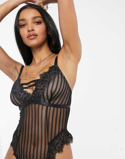 Wolf & Whistle Fuller Bust – Czarne body z siateczki z koronką, wycięciem i wzorem w paski