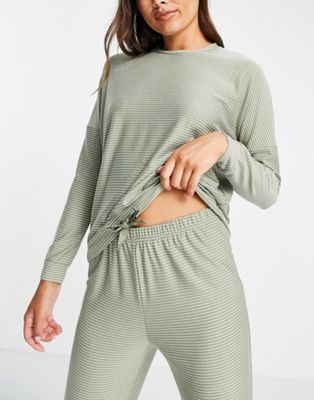 Ensembles Women'secret - Ensemble confort avec top à rayures texturées et ourlet noué et pantalon de jogging - Vert