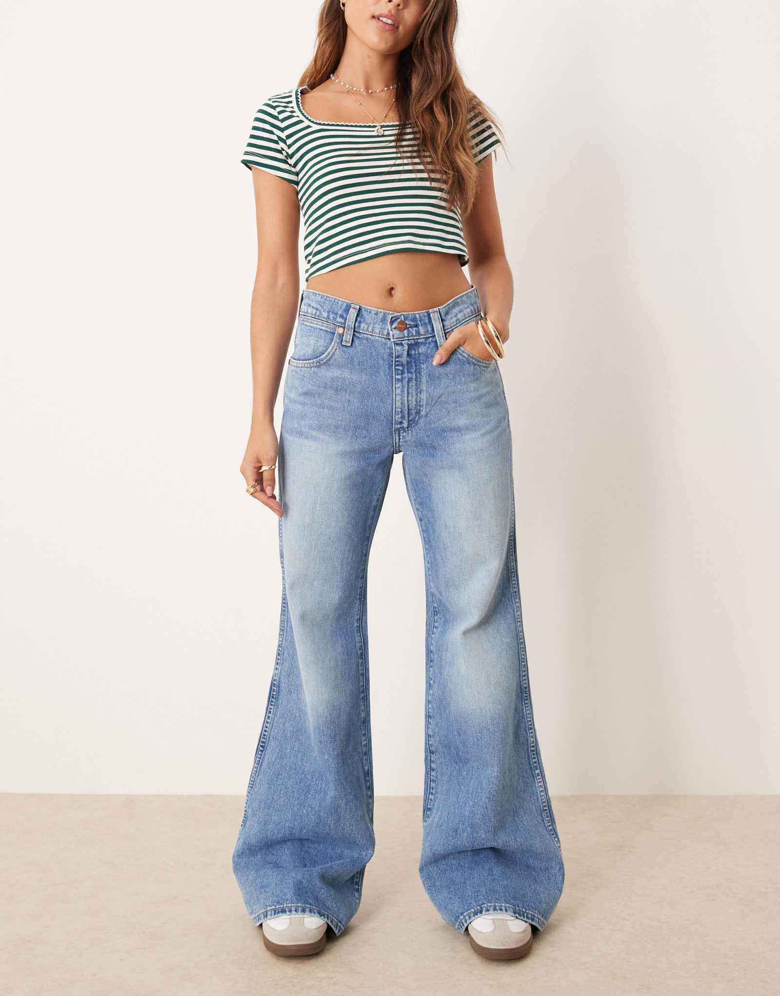 Джинсы-клеш Wrangler 70-х годов, застиранные светло-голубые