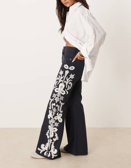 Wrangler 70s flared jeans with floral embriodery in black