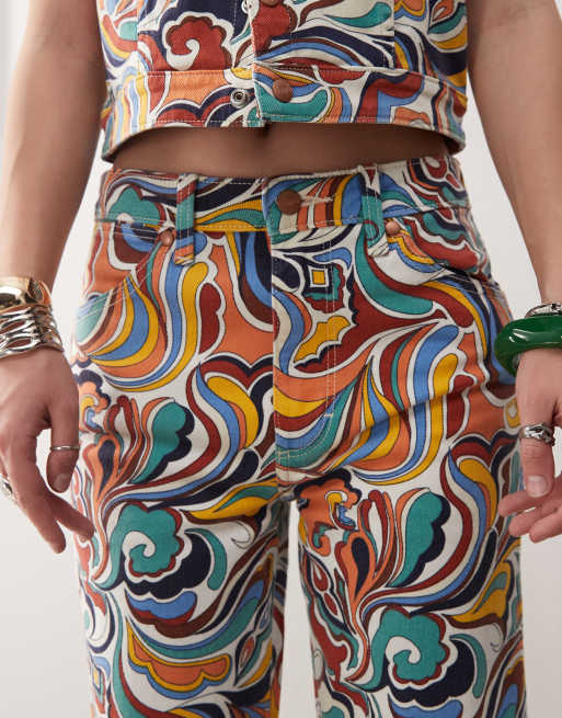 Wrangler – Ausgestellte Jeans mit leuchtendem 70er-Print und hohem Bund, Kombiteil, 3 von 5