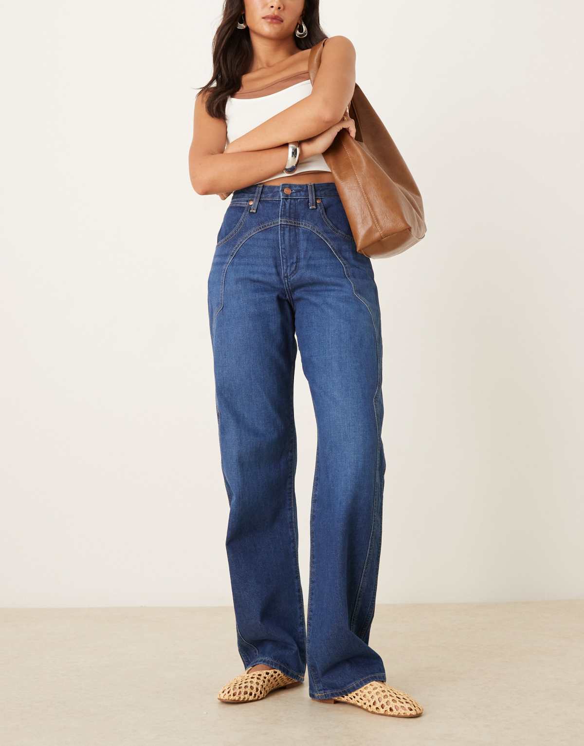 Wrangler barrel fit jeans in dark wash blue
