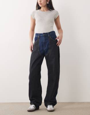 Wrangler - Barrel-Jeans in Schwarz und mittelblauer Waschung mit Einsätzen