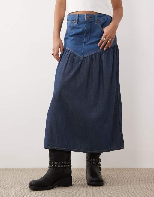 Wrangler basque waist maxi denim skirt in medium blue wash, 2 of 5
