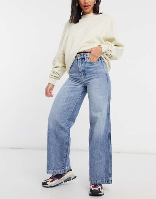 Wrangler – Blekta vida jeans med hög midja