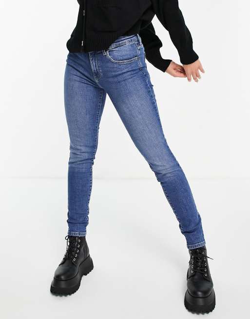 Wrangler – Body Bespoke – Niebieskie jeansy o obcisłym kroju ze efektem średniego sprania