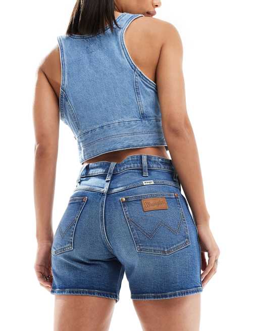 Wrangler – Boyfriend-Jeansshorts in heller Waschung mit gerader Passform in Distressed-Optik