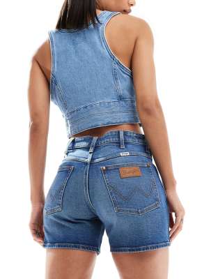 Wrangler Wrangler boyfriend straight fit distressed denim shorts in light wash-Blue