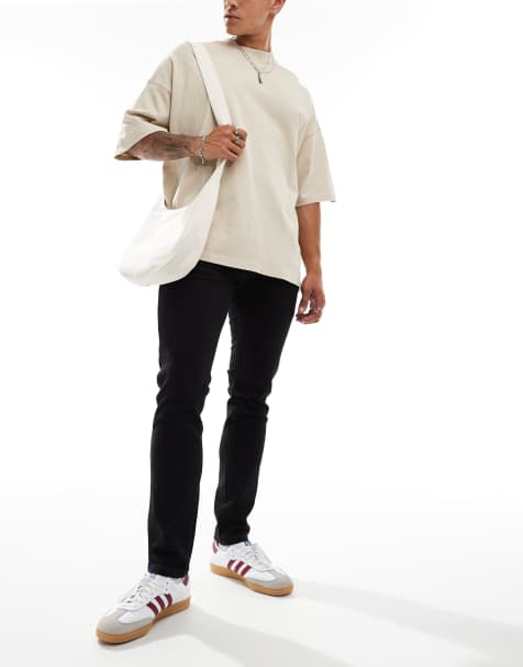 Wrangler – Bryson – Eng geschnittene Jeans in verwaschenem Schwarz - view 1