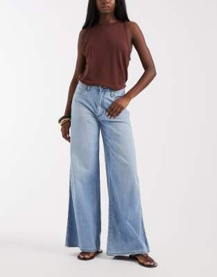 Wrangler - Canyon - Jeans in Bleach-Waschung mit weitem Bein-Blau