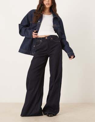 Wrangler - Canyon - Jeans in Indigoblau mit weitem Bein