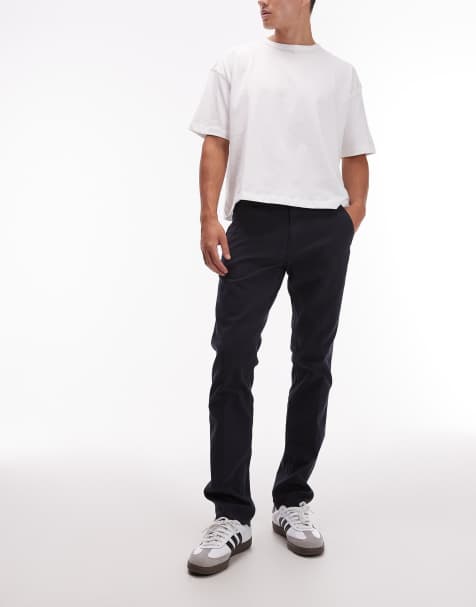 Wrangler - Chino met normale pasvorm in marineblauw - view 1