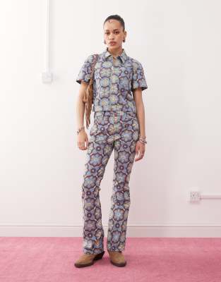 Wrangler Wrangler co-ord bootcut 70s print jeans in blue-Multi