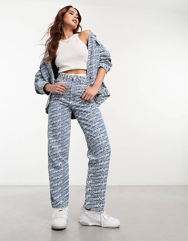 Wrangler - co-ord mom straight fit jeans with embroidered repeat logo in blue