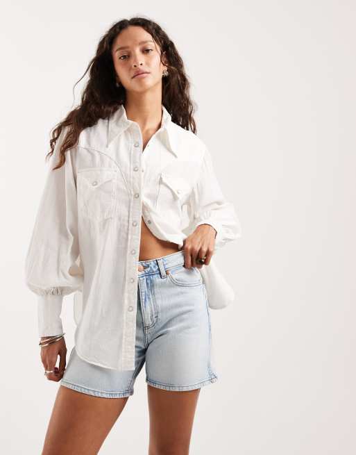 Wrangler cowboy denim shorts in light blue wash, 2 of 5