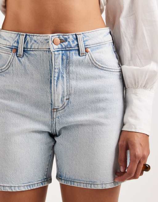 Wrangler cowboy denim shorts in light blue wash, 3 of 5