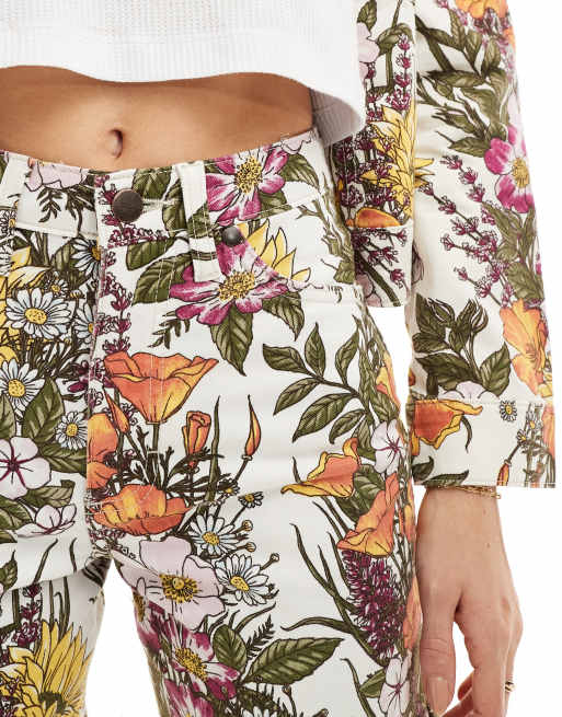 Wrangler – Cowboy – Flerfärgade, blommiga jeansshorts, 5 tum, 3 av 5
