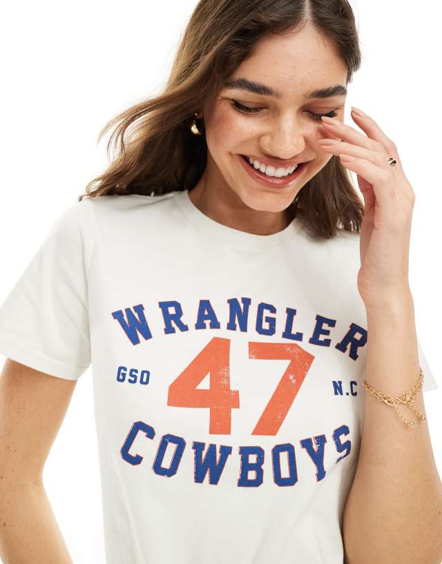 Wrangler - cowboys 47 logo print t-shirt in off white