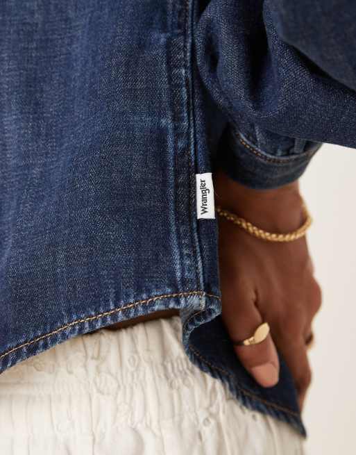 Wrangler cropped denim shirt with balloon sleeves in dark wash blue, 3 of 4