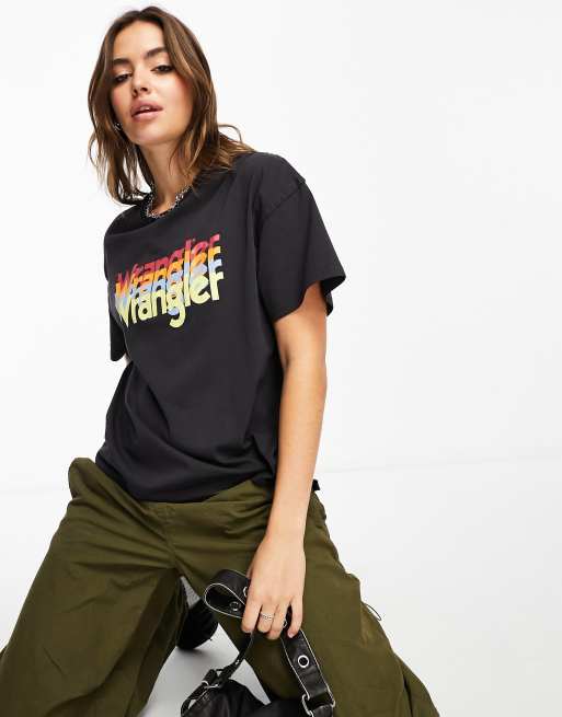 Wrangler – Czarny T-shirt o fasonie girlfriend z logo w stylu vintage i efektem sprania