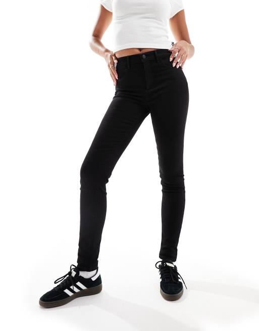 Wrangler – Eng geschnittene Jeans in Schwarz mit hohem Bund