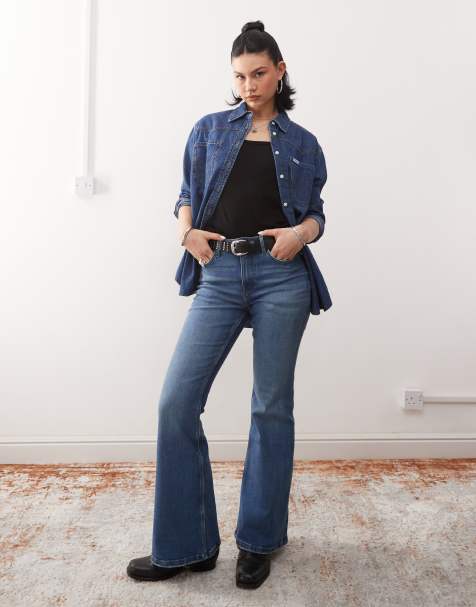 Wrangler – Fierce – Ausgestellte Jeans in verwaschenem Mittelblau - view 1