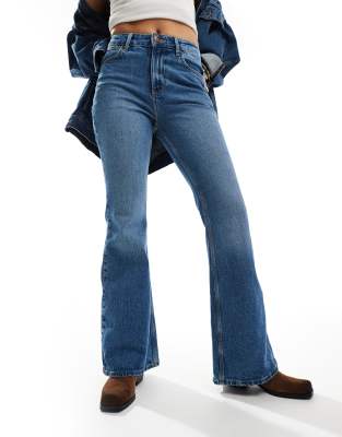 Wrangler Wrangler fierce flared jeans in mid blue