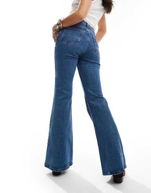 Wrangler fierce flared jeans in mid blue, 2 of 5