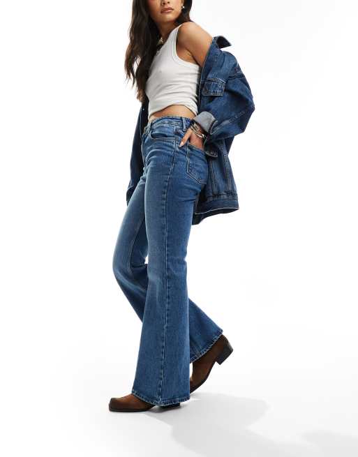 Wrangler - Fierce - Flared jeans in middenblauw, 4 van 5