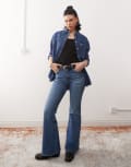 [Wrangler] Wrangler Fierce flared jeans in vintage mid blue wash W25 L30 Sierra