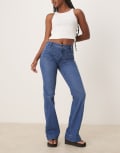 [Wrangler] Wrangler flare jeans with front pockets in mid blue W24 L32 Dark blue
