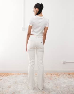 Wrangler Flared Jean In White
