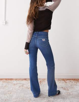 Wrangler Flared Jean With Front Pockets In Blue