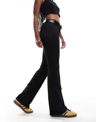 Wrangler flared jeans in black with front pockets