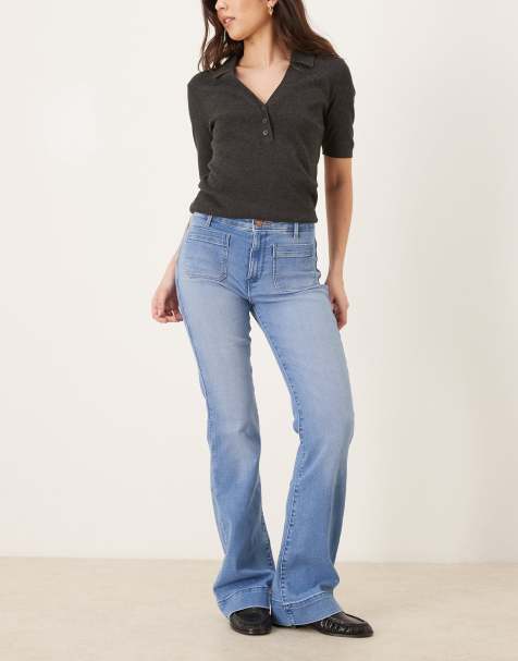 Wrangler - Flared jeans in medium blauwe wassing - view 1