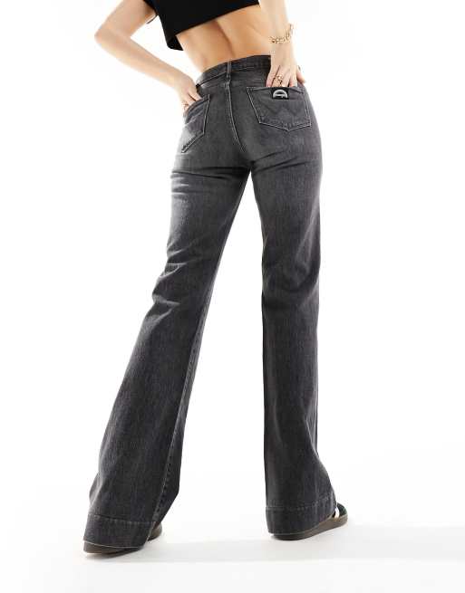 Wrangler flared jeans in washed black with front pockets