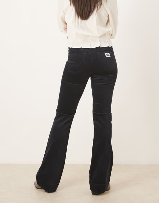 Wrangler – Granatowe jeansy dzwony z kieszeniami z przodu, 3 z 5