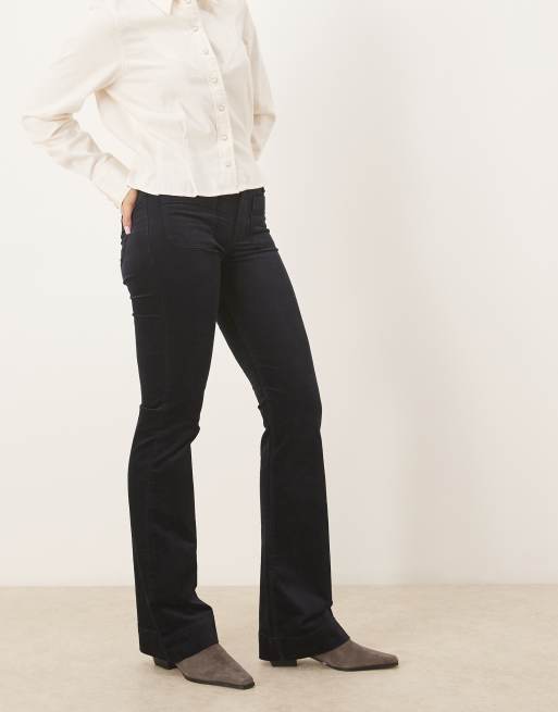 Wrangler – Granatowe jeansy dzwony z kieszeniami z przodu, 4 z 5