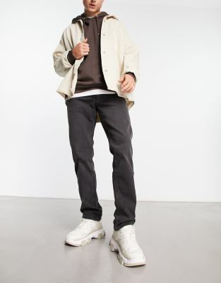 Wrangler Wrangler Greensboro regular fit jeans in grey